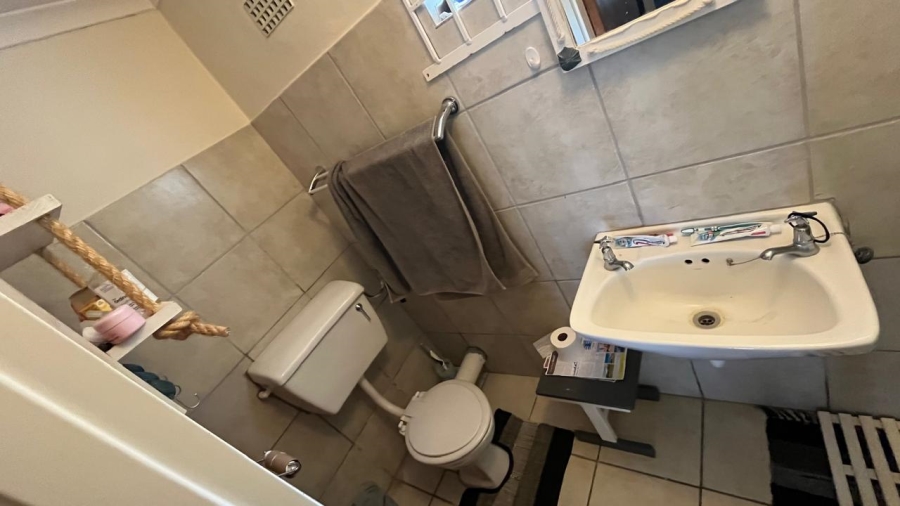 6 Bedroom Property for Sale in Oyster Bay Eastern Cape